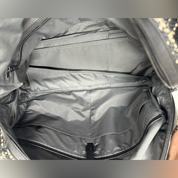 Away Black & White Women Bag Carry On 16 inches - Picture 12 of 14